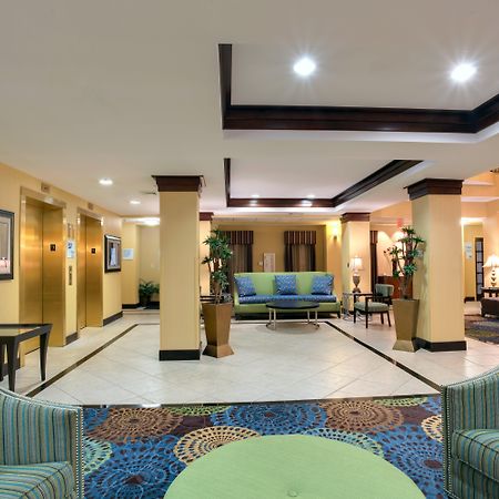 Holiday Inn Express Tower Center New Brunswick By Ihg East Brunswick Extérieur photo