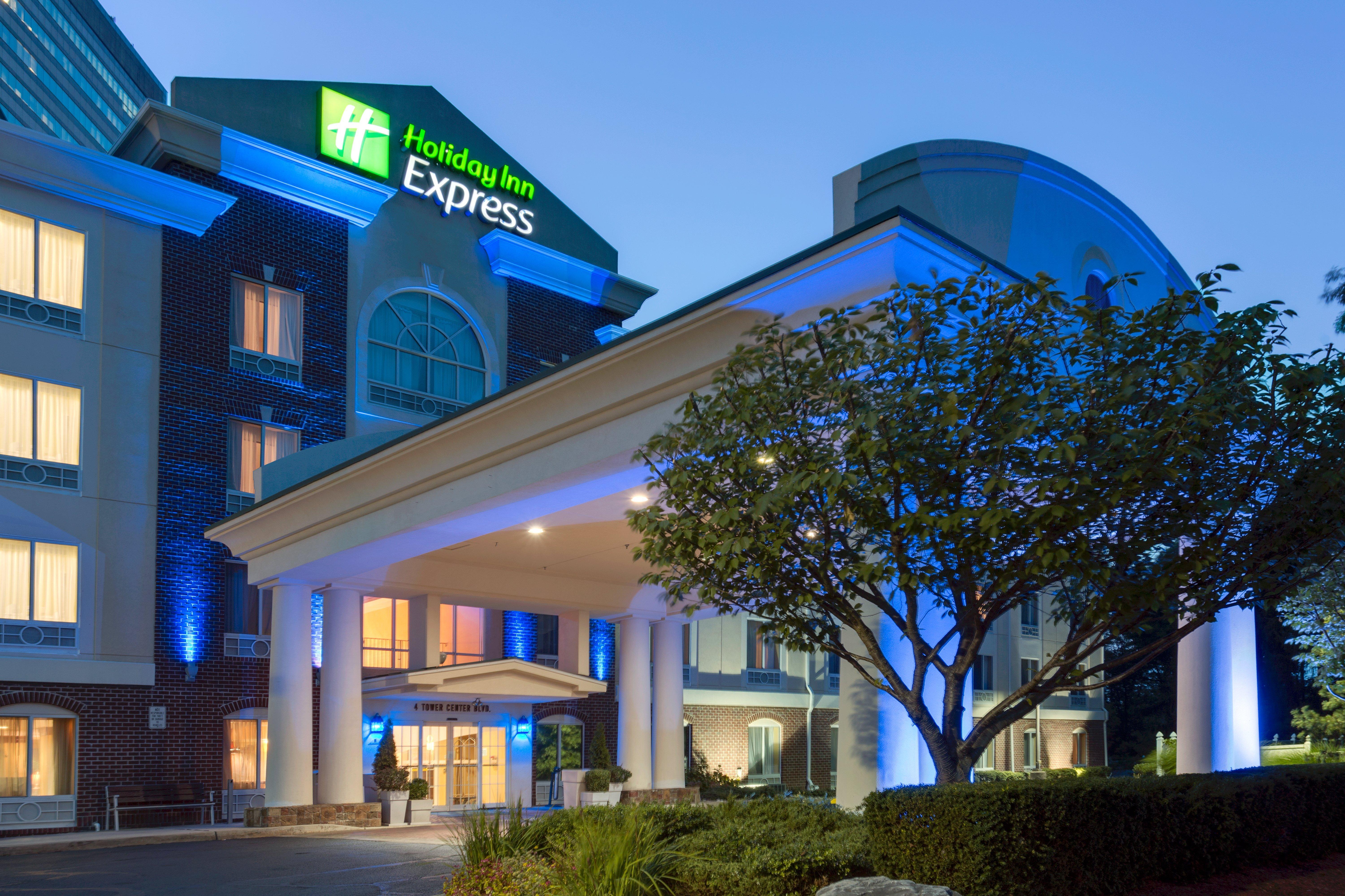 Holiday Inn Express Tower Center New Brunswick By Ihg East Brunswick Extérieur photo