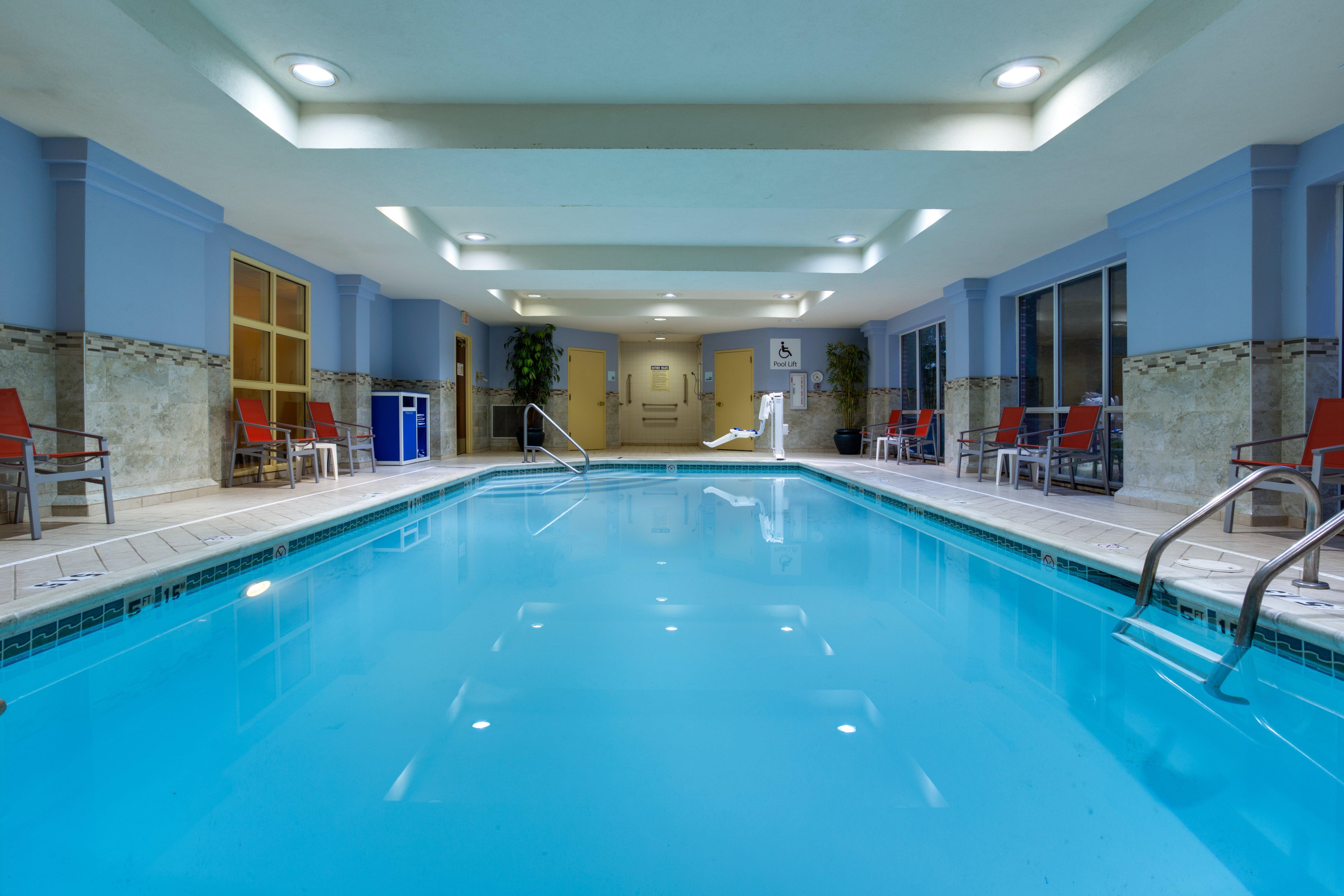 Holiday Inn Express Tower Center New Brunswick By Ihg East Brunswick Extérieur photo