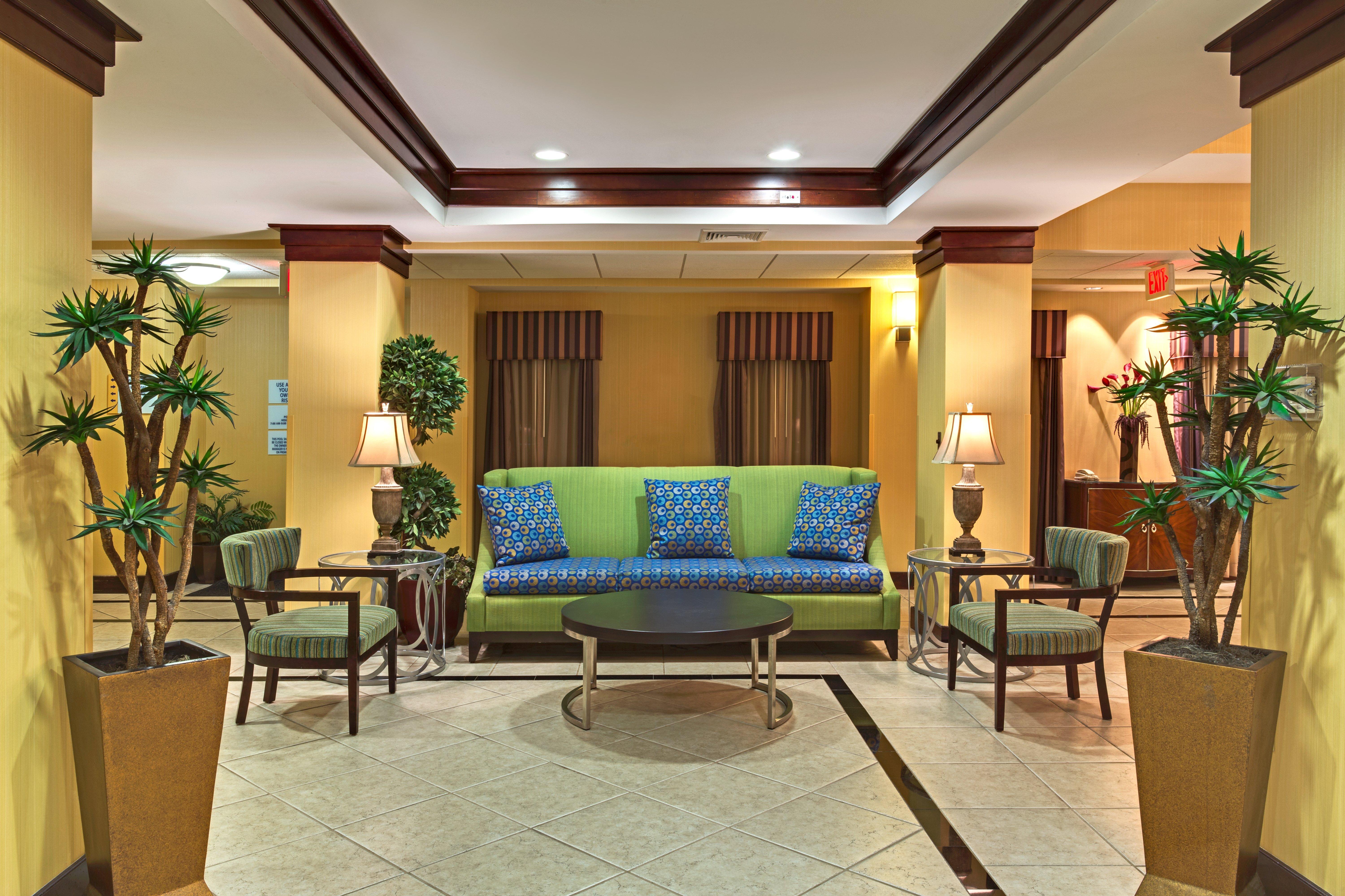 Holiday Inn Express Tower Center New Brunswick By Ihg East Brunswick Extérieur photo