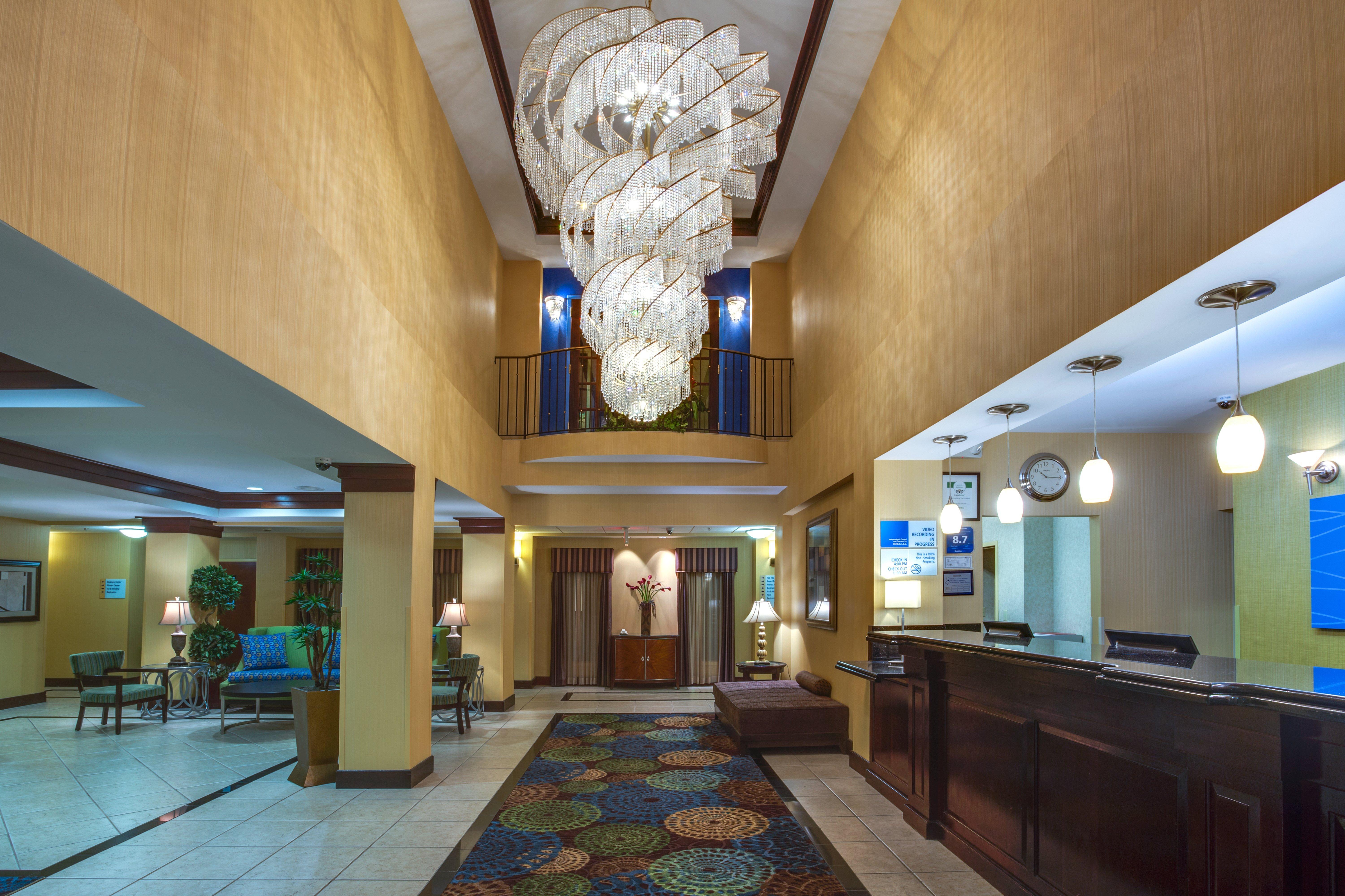 Holiday Inn Express Tower Center New Brunswick By Ihg East Brunswick Extérieur photo