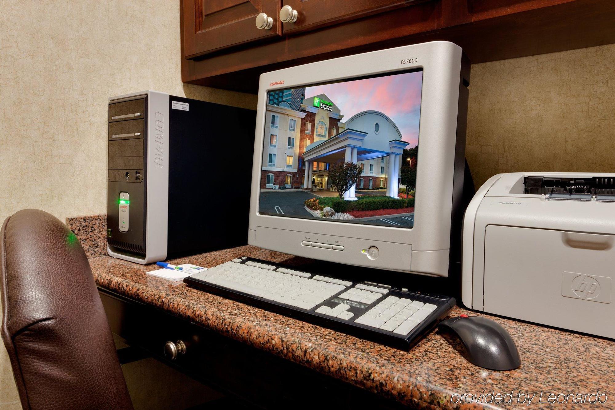 Holiday Inn Express Tower Center New Brunswick By Ihg East Brunswick Extérieur photo