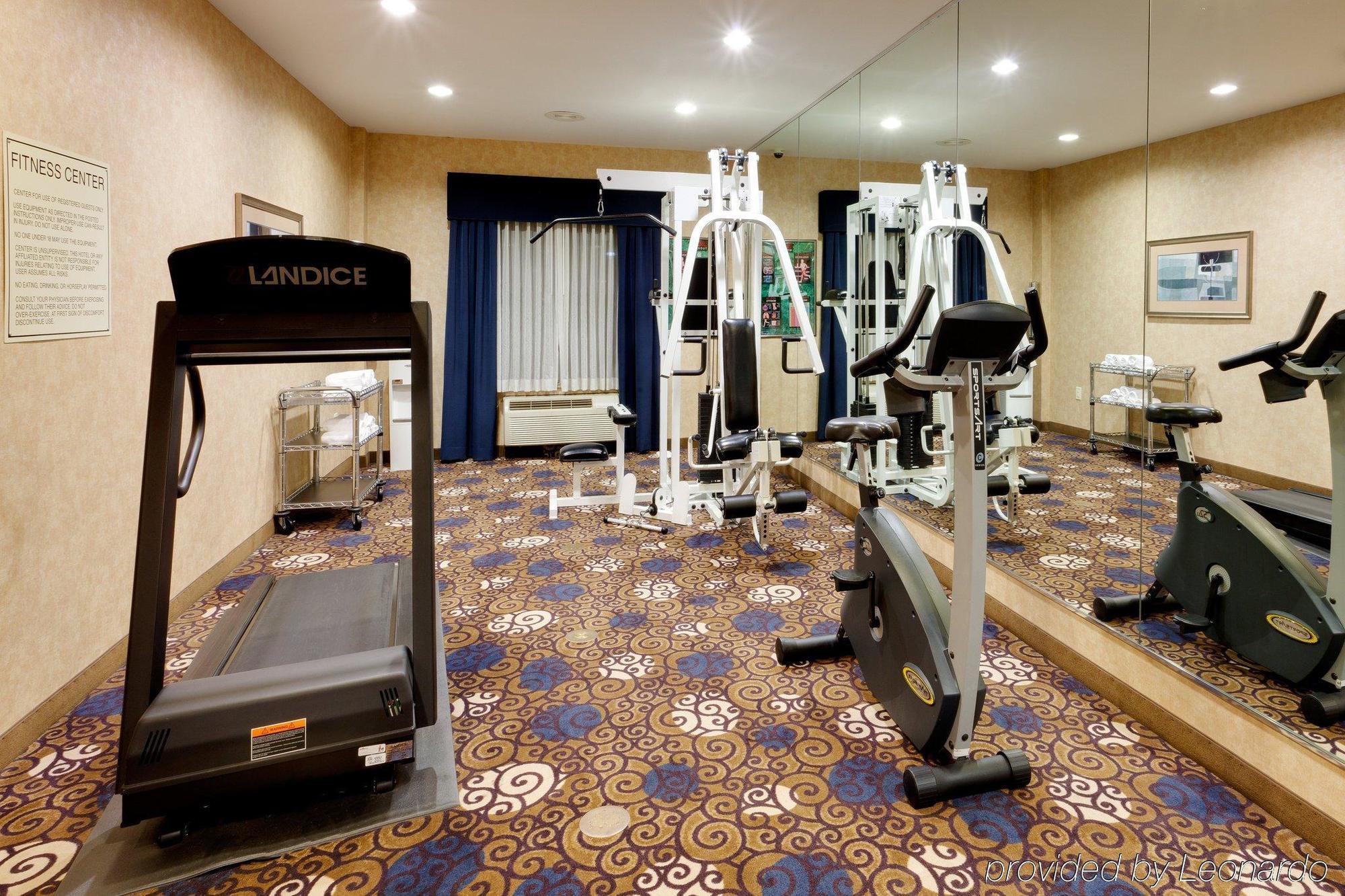 Holiday Inn Express Tower Center New Brunswick By Ihg East Brunswick Extérieur photo