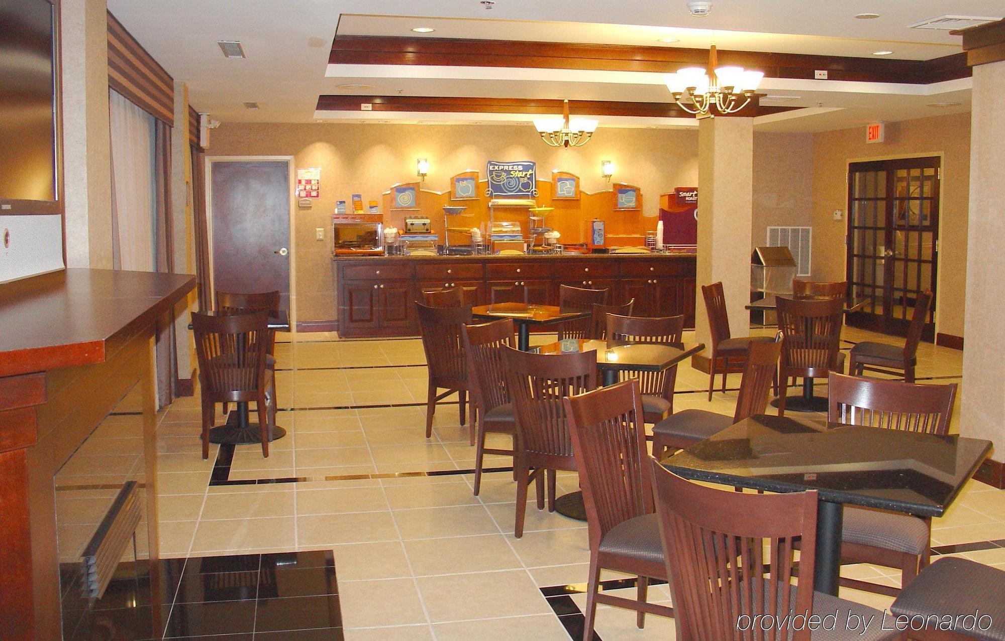 Holiday Inn Express Tower Center New Brunswick By Ihg East Brunswick Extérieur photo