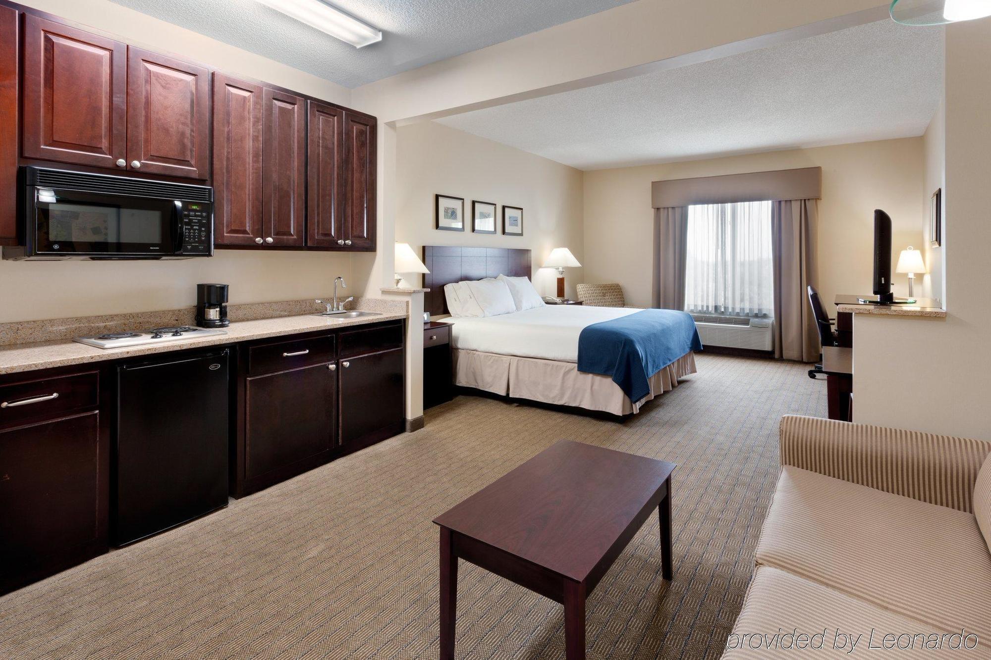 Holiday Inn Express Tower Center New Brunswick By Ihg East Brunswick Extérieur photo