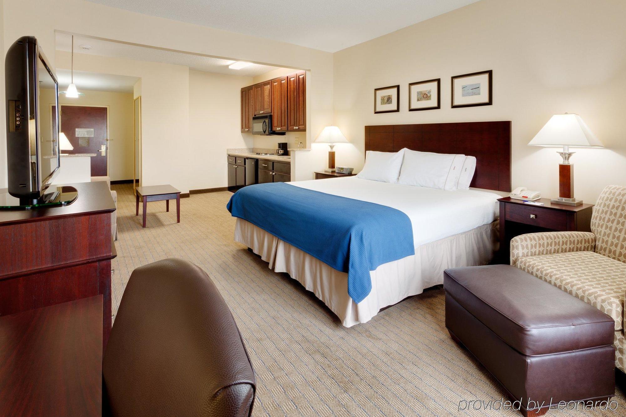 Holiday Inn Express Tower Center New Brunswick By Ihg East Brunswick Extérieur photo