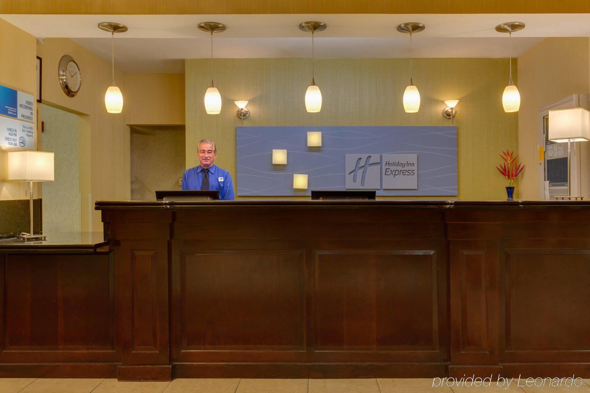 Holiday Inn Express Tower Center New Brunswick By Ihg East Brunswick Extérieur photo