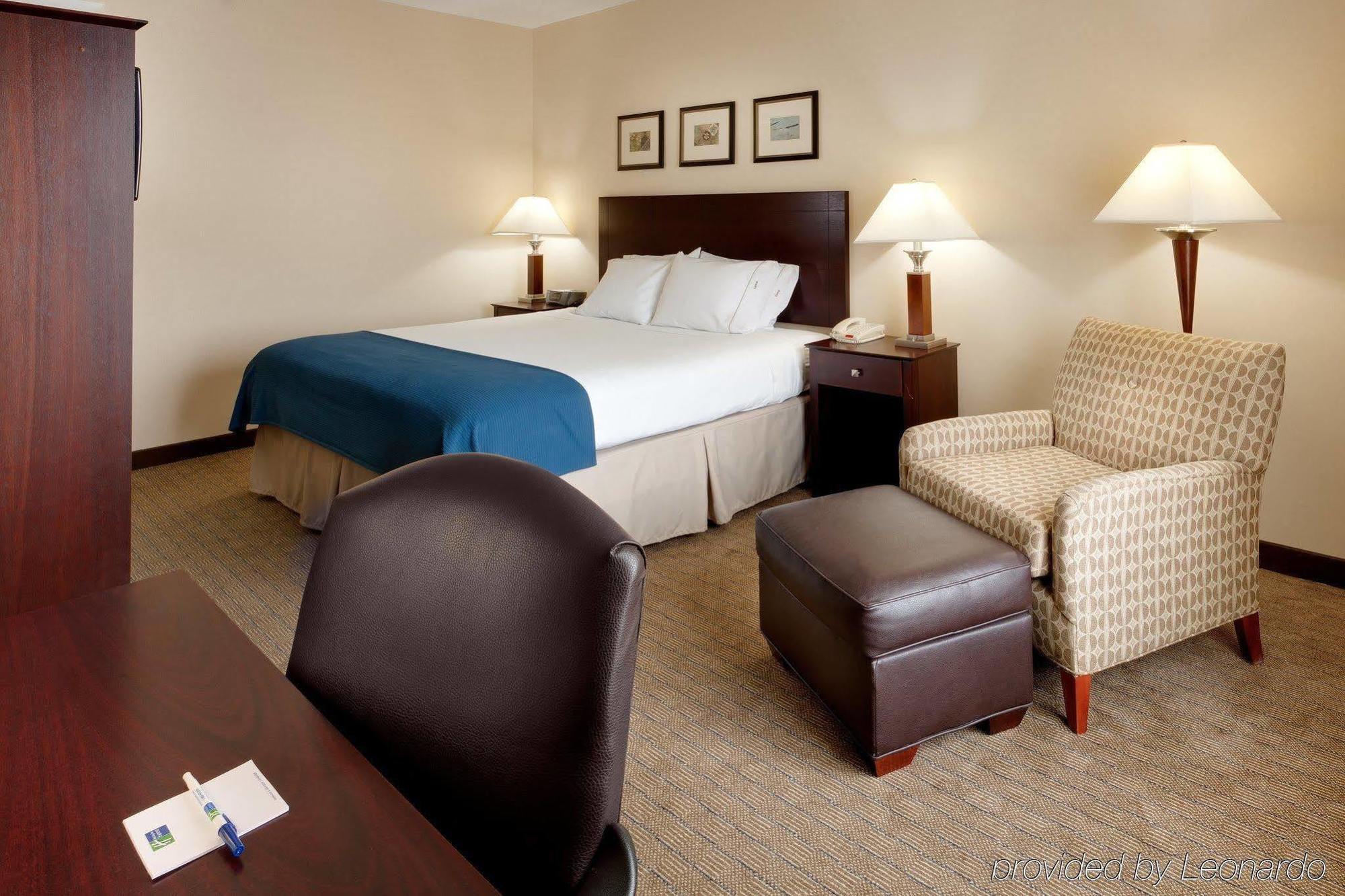 Holiday Inn Express Tower Center New Brunswick By Ihg East Brunswick Chambre photo