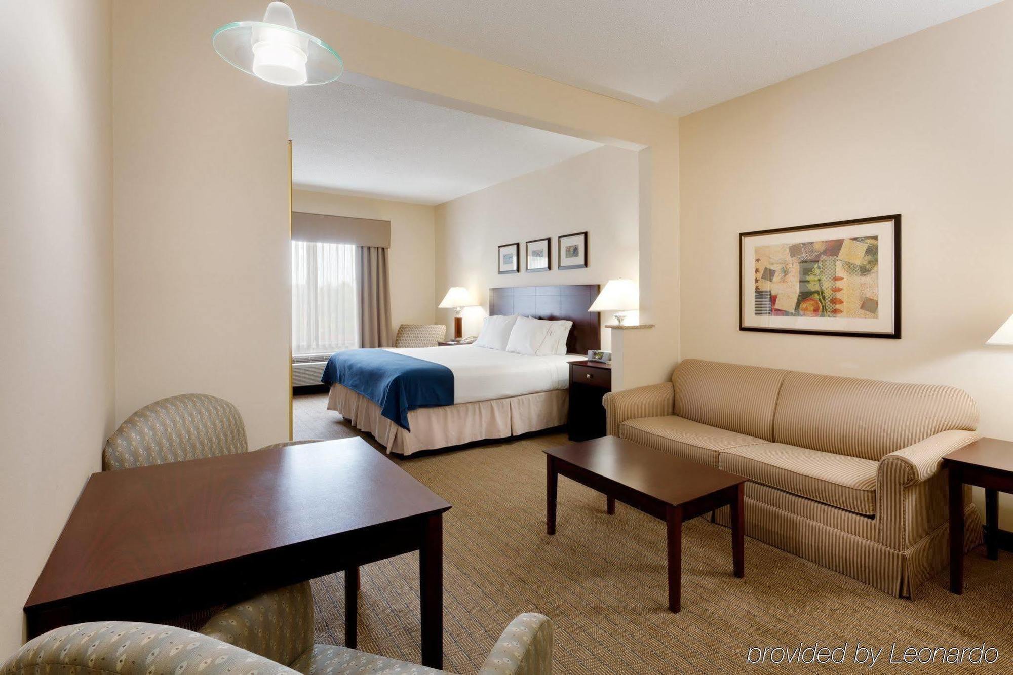 Holiday Inn Express Tower Center New Brunswick By Ihg East Brunswick Extérieur photo