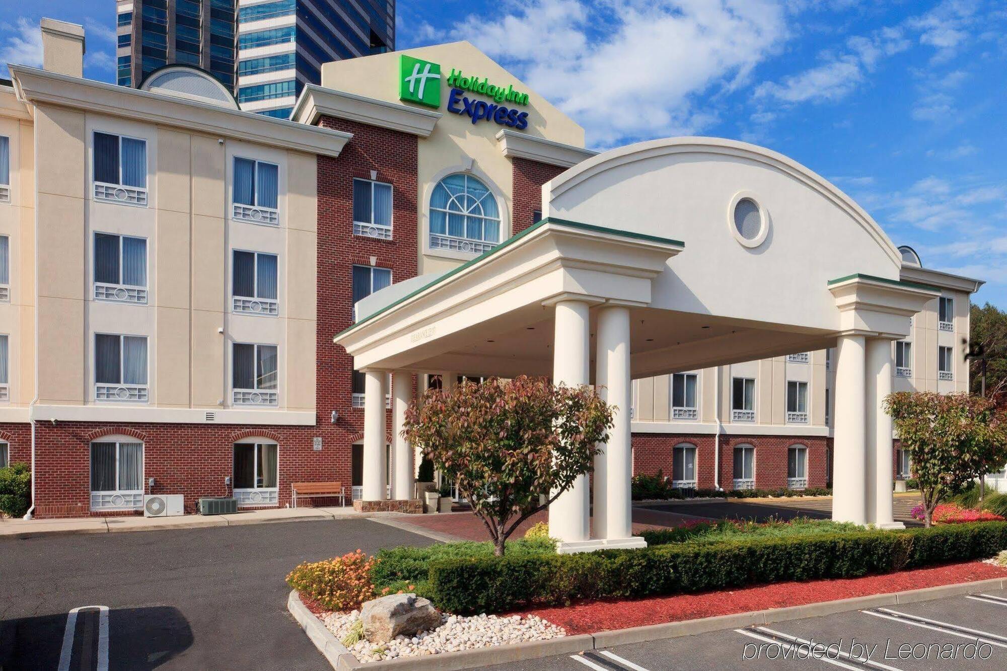 Holiday Inn Express Tower Center New Brunswick By Ihg East Brunswick Extérieur photo